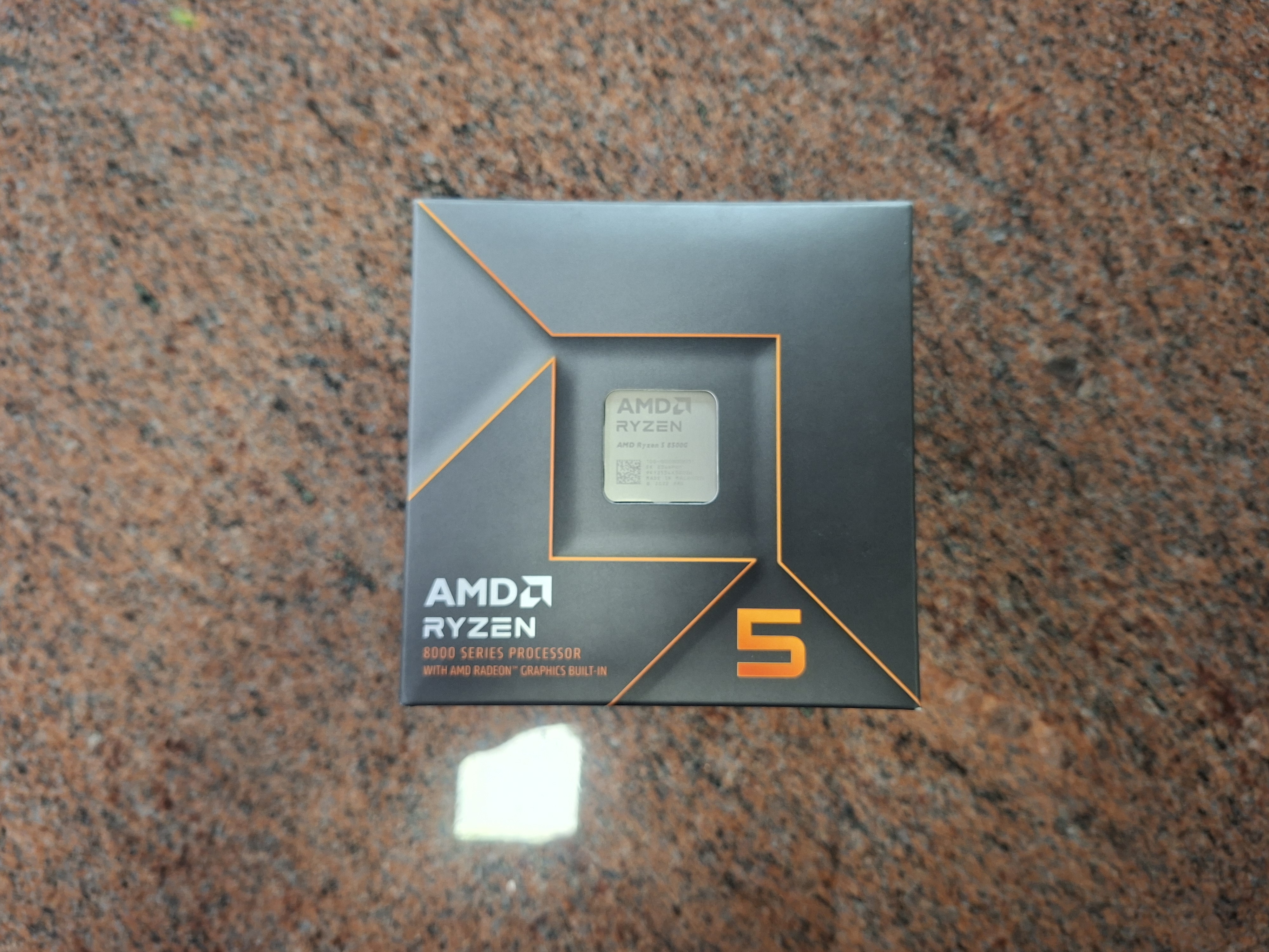 AMD Ryzen 5 8500G Komplet (Rabljen 1 leto!)